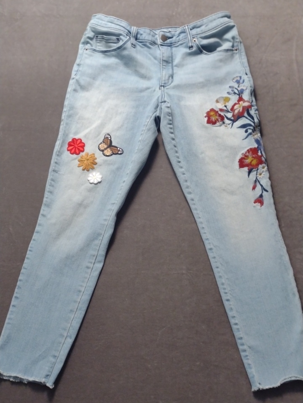 Universal Thread 10/30R Light Blue Skinny Floral Embroidery Stretch Raw Hem Jean